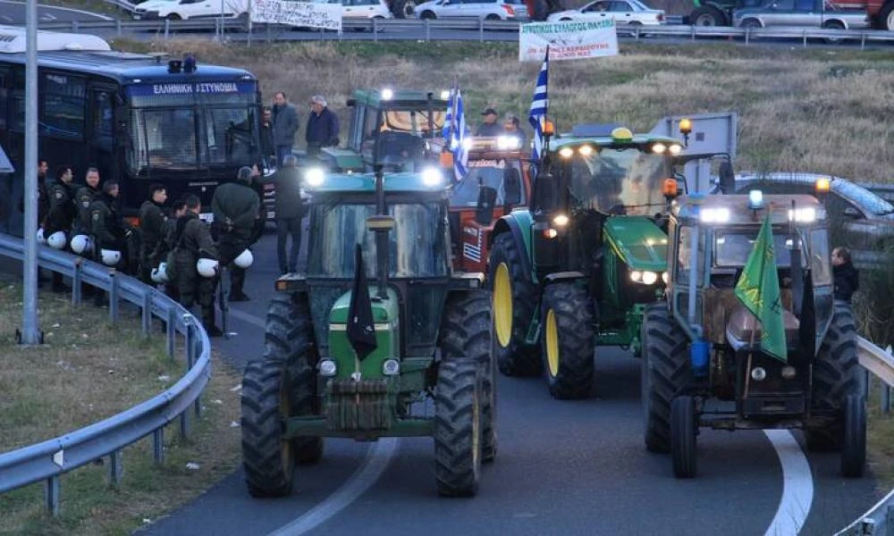 Αύριο η κάθοδος των τρακτέρ στην Αθήνα–Συνεχίζονται οι ολιγόωροι αποκλεισμοί δρόμων